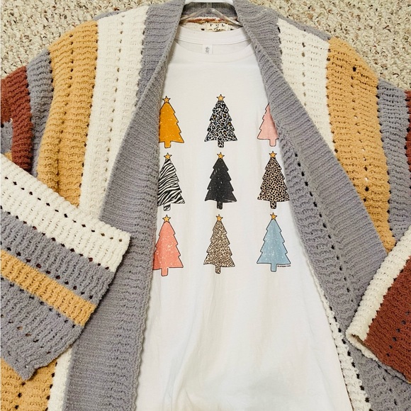 Christmas tree white T-shirt size small like new worn once - Picture 5 of 8